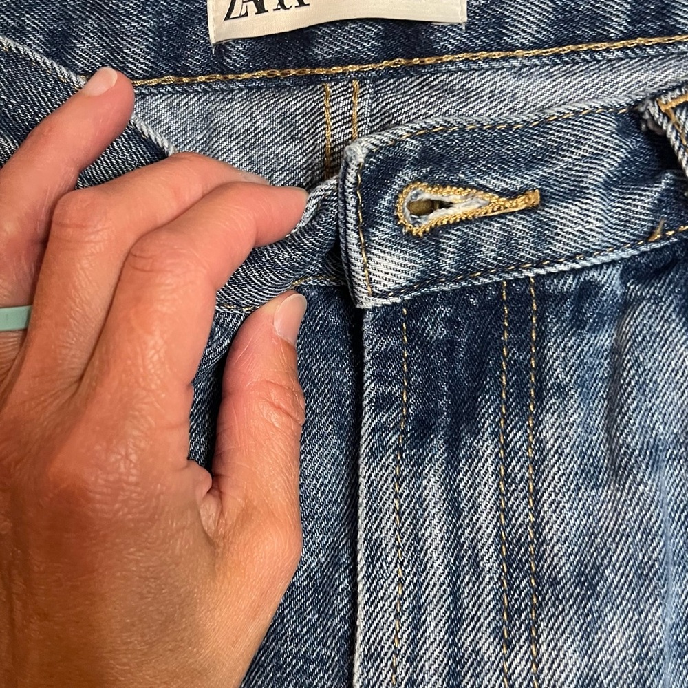 Zara Blue Classic Denim Jeans with Subtle Fading